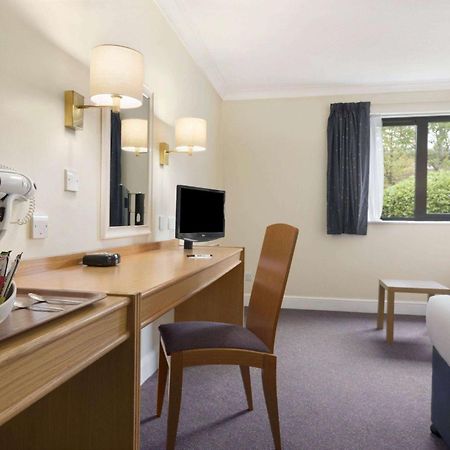 Days Inn Stafford Kültér fotó