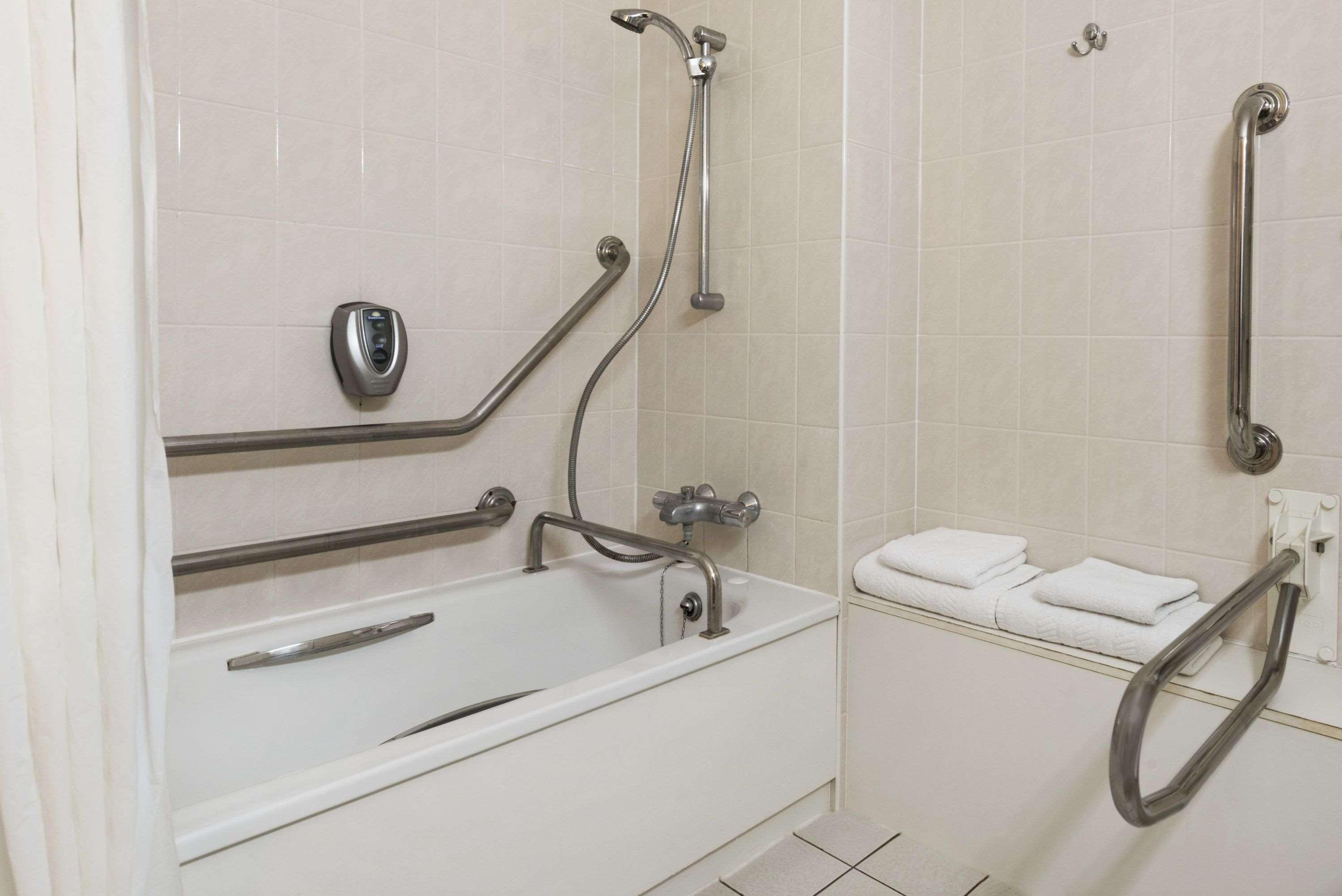 Days Inn Stafford Kültér fotó