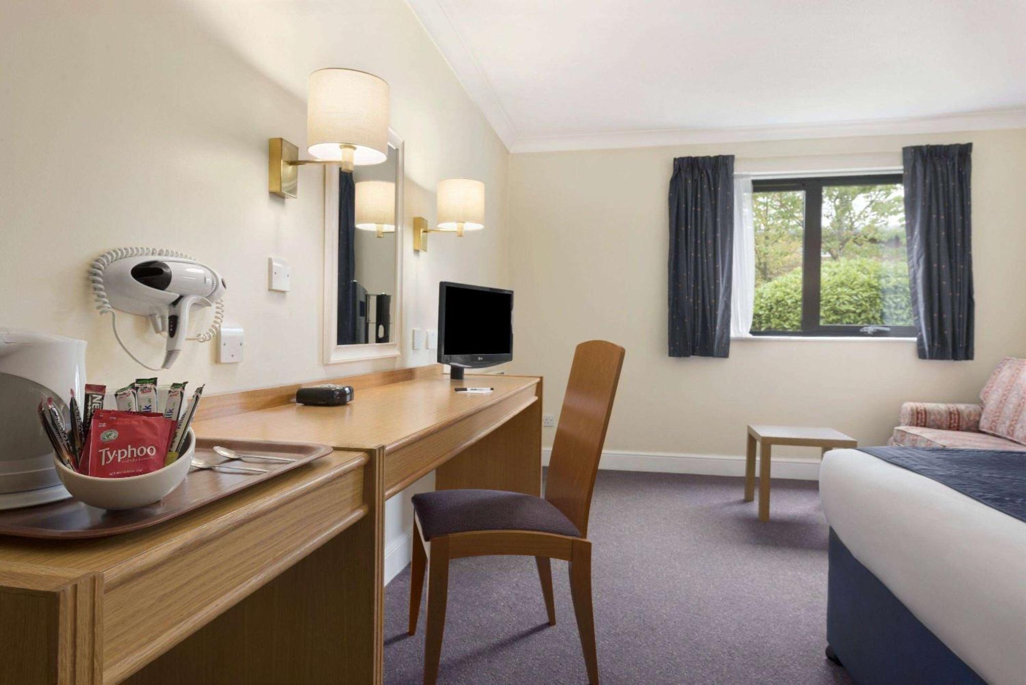 Days Inn Stafford Kültér fotó