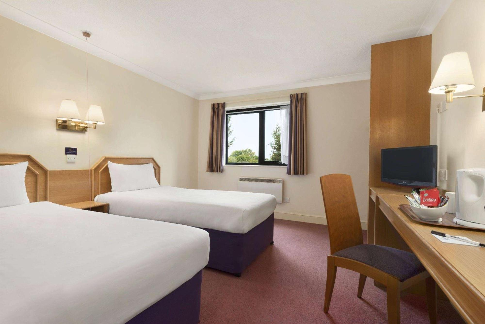 Days Inn Stafford Kültér fotó