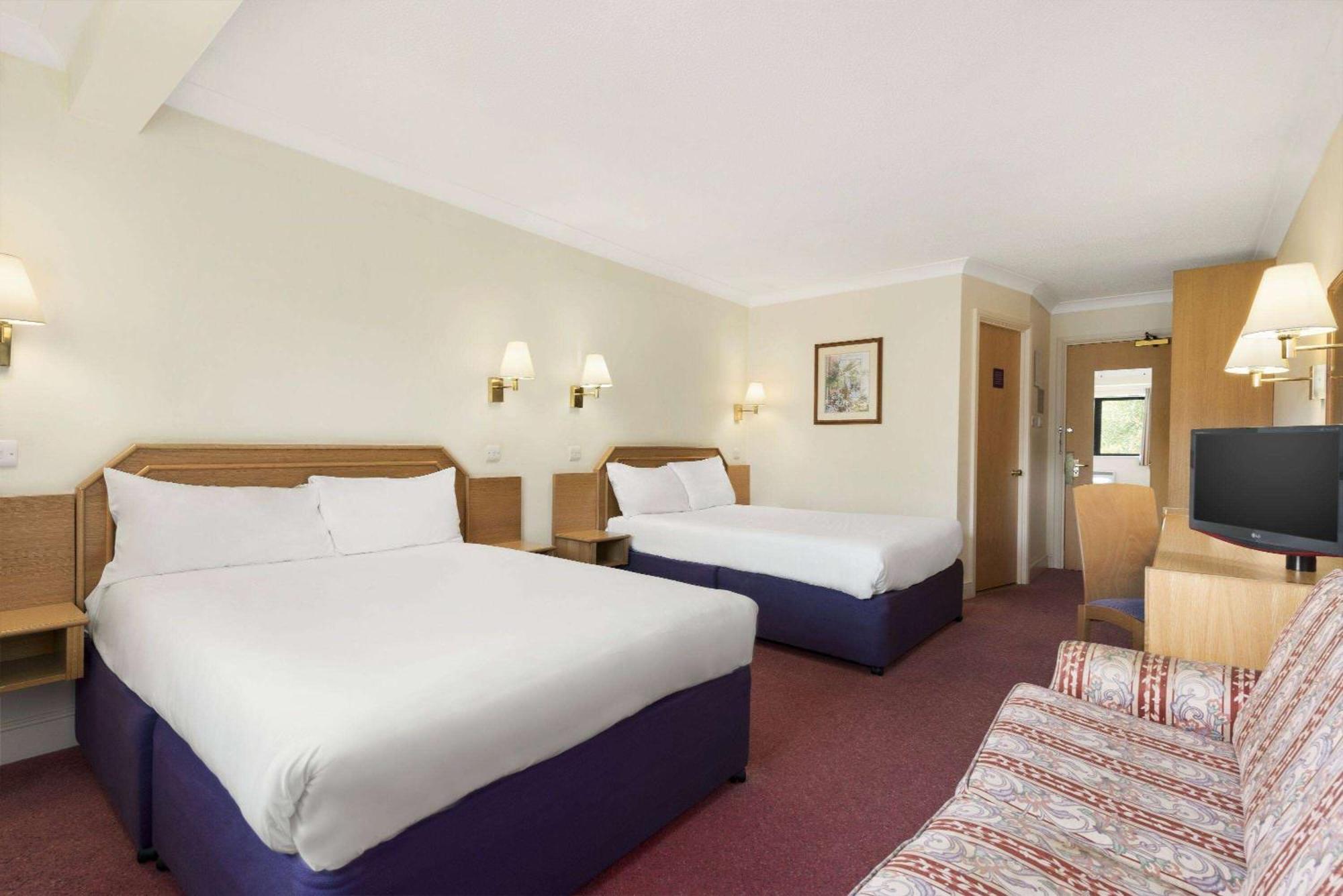 Days Inn Stafford Kültér fotó